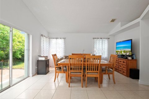 Casa en venta en Pembroke Pines, Florida, 3 dormitorios, 163.88 m2 № 1892934 - foto 25