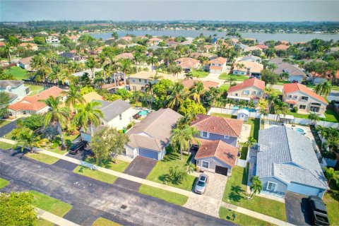 Casa en venta en Pembroke Pines, Florida, 3 dormitorios, 163.88 m2 № 1892934 - foto 7