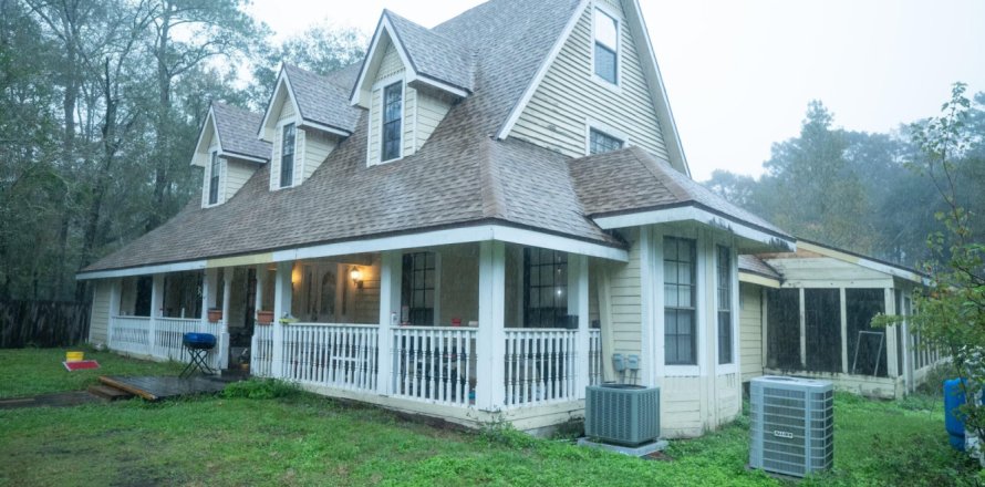 House in Jacksonville, Florida 7 bedrooms, 307.23 sq.m. № 879923