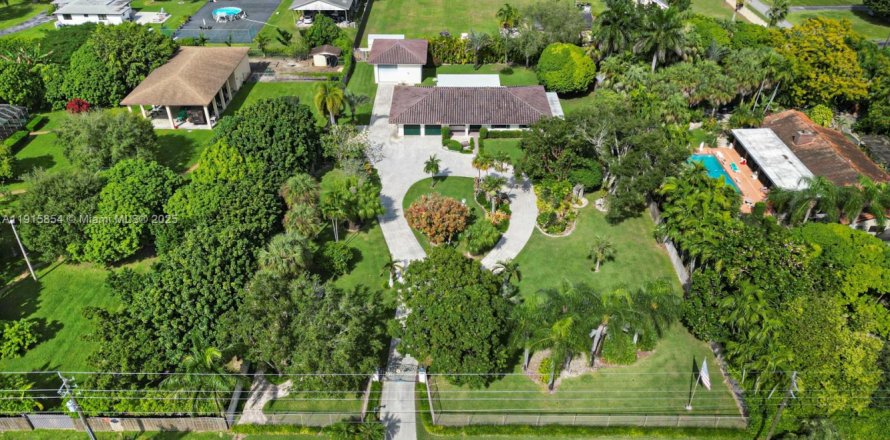 Дом в Хомстед, Флорида 3 спальни, 260.5м2 № 1971698