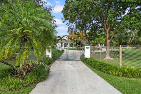 Купить виллу или дом в Хомстед, Флорида 3 спальни, 260.5м2, № 1971698 - фото 7