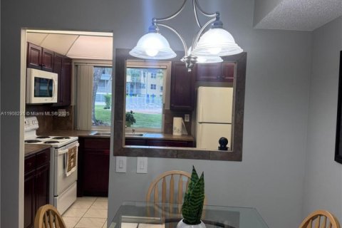 Купить кондоминиум в Тамарак, Флорида 2 спальни, 88.26м2, № 1966191 - фото 4