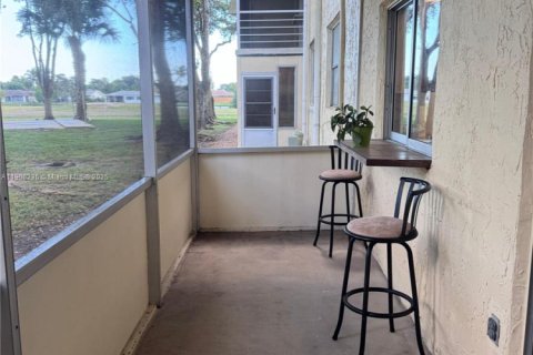 Купить кондоминиум в Тамарак, Флорида 2 спальни, 88.26м2, № 1966191 - фото 17