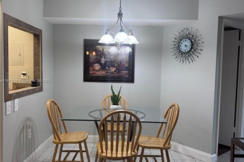 Купить кондоминиум в Тамарак, Флорида 2 спальни, 88.26м2, № 1966191 - фото 5