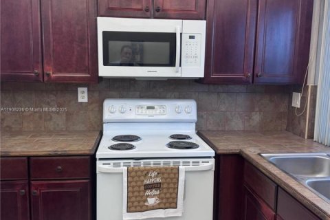 Купить кондоминиум в Тамарак, Флорида 2 спальни, 88.26м2, № 1966191 - фото 6