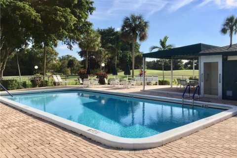 Купить кондоминиум в Тамарак, Флорида 2 спальни, 88.26м2, № 1966191 - фото 20