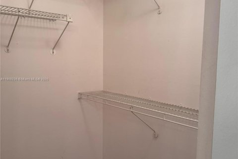 Купить кондоминиум в Тамарак, Флорида 2 спальни, 88.26м2, № 1966191 - фото 15