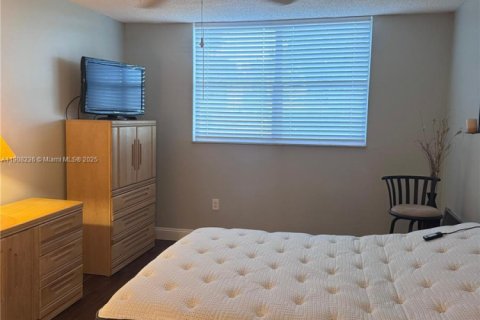 Купить кондоминиум в Тамарак, Флорида 2 спальни, 88.26м2, № 1966191 - фото 8