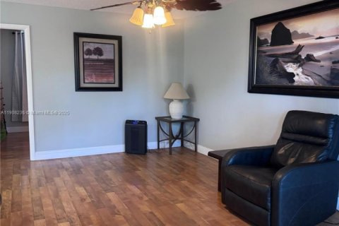 Купить кондоминиум в Тамарак, Флорида 2 спальни, 88.26м2, № 1966191 - фото 1