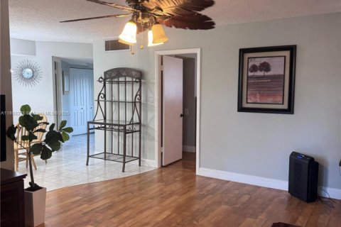 Купить кондоминиум в Тамарак, Флорида 2 спальни, 88.26м2, № 1966191 - фото 3