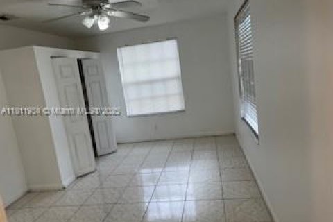 Propiedad comercial en venta en Hollywood, Florida, 170.1 m2 № 1756081 - foto 7