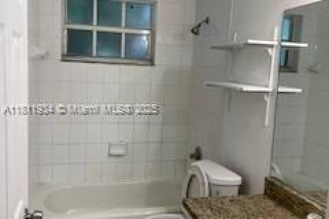 Propiedad comercial en venta en Hollywood, Florida, 170.1 m2 № 1756081 - foto 6
