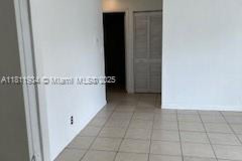 Propiedad comercial en venta en Hollywood, Florida, 170.1 m2 № 1756081 - foto 8