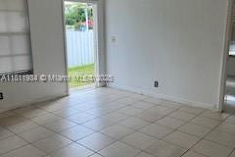 Propiedad comercial en venta en Hollywood, Florida, 170.1 m2 № 1756081 - foto 12