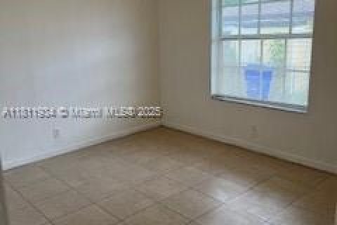 Propiedad comercial en venta en Hollywood, Florida, 170.1 m2 № 1756081 - foto 11
