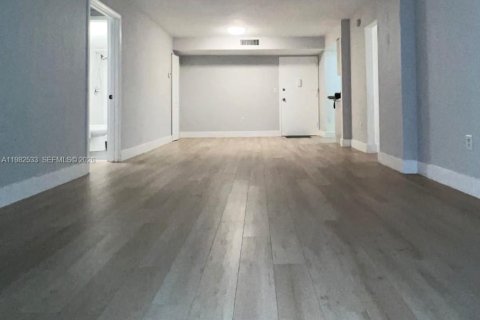 Condo in Miami, Florida, 2 bedrooms  № 2048076 - photo 5