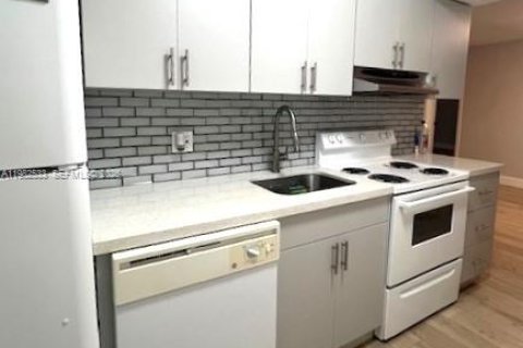 Condo in Miami, Florida, 2 bedrooms  № 2048076