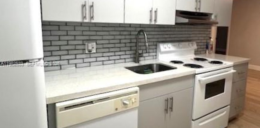 Condo in Miami, Florida, 2 bedrooms  № 2048076