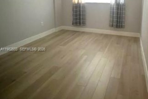 Condo in Miami, Florida, 2 bedrooms  № 2048076 - photo 6