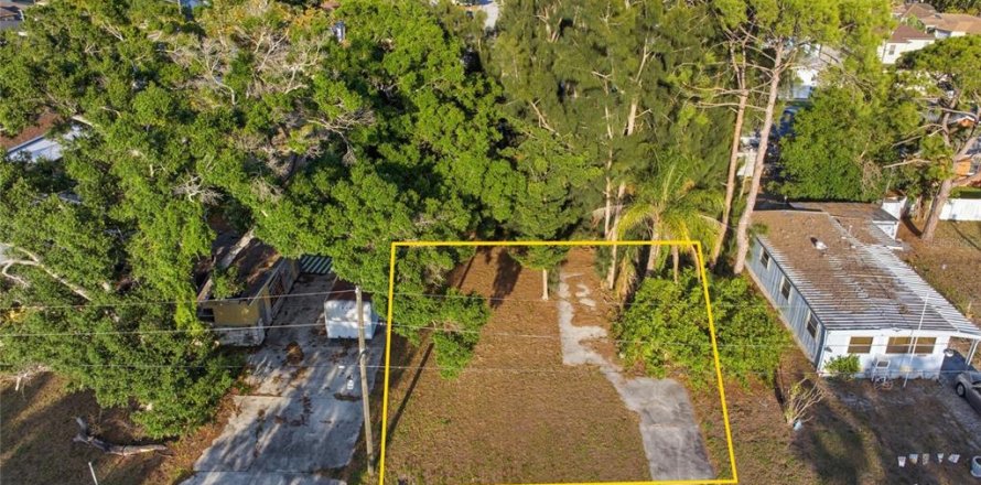 Terrain à Pinellas Park, Floride № 2218790
