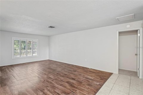 House in New Port Richey, Florida 3 bedrooms, 170.94 sq.m. № 1670288 - photo 4