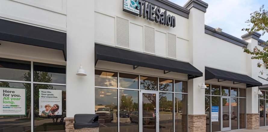 Commercial property in Kissimmee, Florida № 2384921