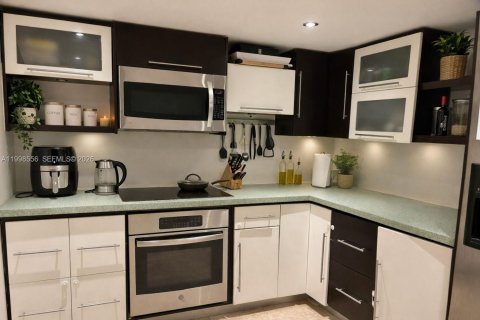 Copropriété à vendre à Miami, Floride: 1 chambre, 78.04 m2 № 2060432 - photo 4
