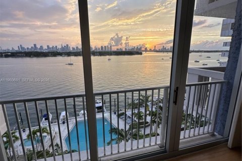 Condominio en venta en Miami Beach, Florida, 1 dormitorio, 78.97 m2 № 2023742 - foto 8