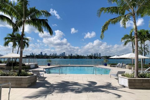 Condominio en venta en Miami Beach, Florida, 1 dormitorio, 78.97 m2 № 2023742 - foto 12