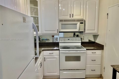 Condominio en venta en Miami Beach, Florida, 1 dormitorio, 78.97 m2 № 2023742 - foto 14