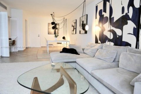 Condominio en venta en Miami Beach, Florida, 1 dormitorio, 78.97 m2 № 2023742 - foto 2