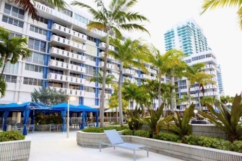 Condominio en Miami Beach, Florida, 1 dormitorio  № 2023742