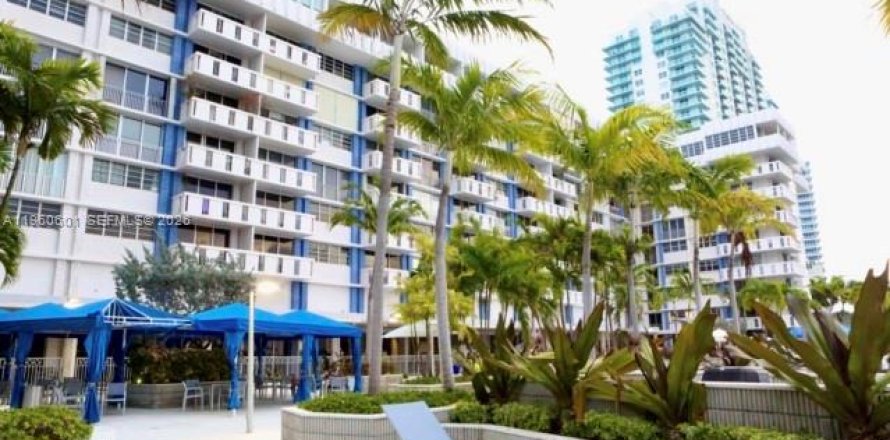 Condominio en Miami Beach, Florida, 1 dormitorio  № 2023742
