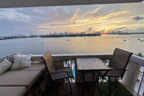 Condominio en venta en Miami Beach, Florida, 1 dormitorio, 78.97 m2 № 2023742 - foto 9