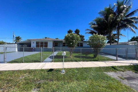 Villa ou maison à louer à Miami, Floride: 2 chambres, 127.93 m2 № 2046251 - photo 3