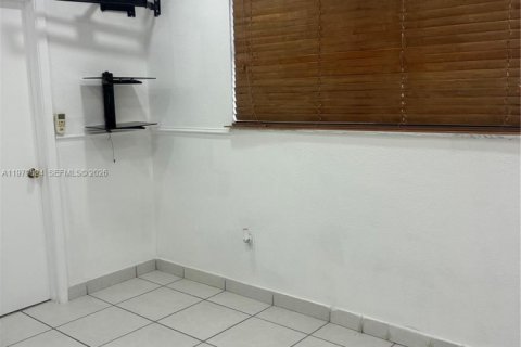 Villa ou maison à louer à Miami, Floride: 2 chambres, 127.93 m2 № 2046251 - photo 18