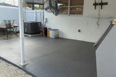 Villa ou maison à louer à Miami, Floride: 2 chambres, 127.93 m2 № 2046251 - photo 19