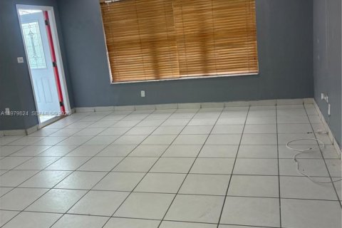 Villa ou maison à louer à Miami, Floride: 2 chambres, 127.93 m2 № 2046251 - photo 10