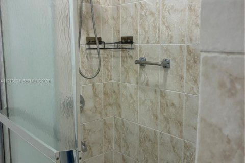 Villa ou maison à louer à Miami, Floride: 2 chambres, 127.93 m2 № 2046251 - photo 13