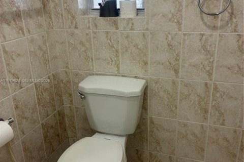 Villa ou maison à louer à Miami, Floride: 2 chambres, 127.93 m2 № 2046251 - photo 14