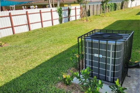 Villa ou maison à louer à Miami-Dade, Floride: 4 chambres, 153.47 m2 № 1998997 - photo 7