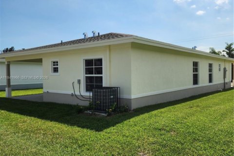 Villa ou maison à louer à Miami-Dade, Floride: 4 chambres, 153.47 m2 № 1998997 - photo 6