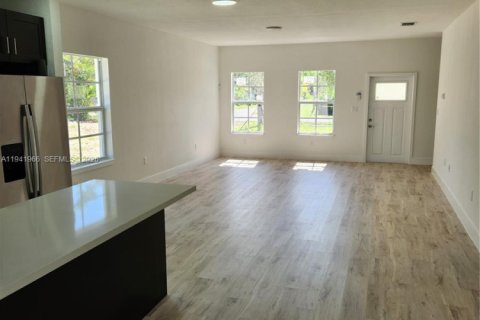 Villa ou maison à louer à Miami-Dade, Floride: 4 chambres, 153.47 m2 № 1998997 - photo 11