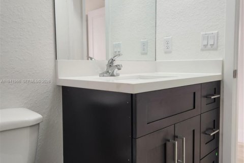 Villa ou maison à louer à Miami-Dade, Floride: 4 chambres, 153.47 m2 № 1998997 - photo 26