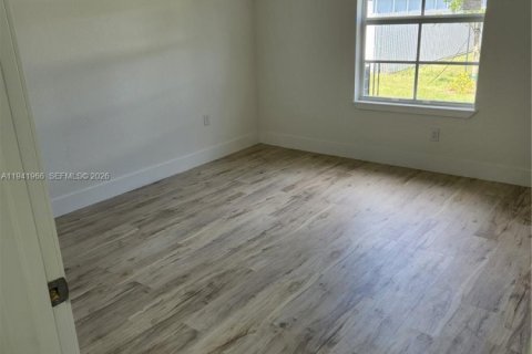 Villa ou maison à louer à Miami-Dade, Floride: 4 chambres, 153.47 m2 № 1998997 - photo 13