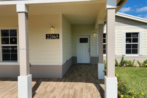 Villa ou maison à louer à Miami-Dade, Floride: 4 chambres, 153.47 m2 № 1998997 - photo 2