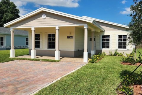 Villa ou maison à Miami-Dade, Floride 4 chambres, 153.47 m2 № 1998997