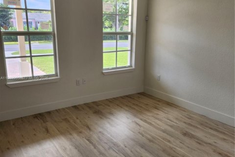 Villa ou maison à louer à Miami-Dade, Floride: 4 chambres, 153.47 m2 № 1998997 - photo 18