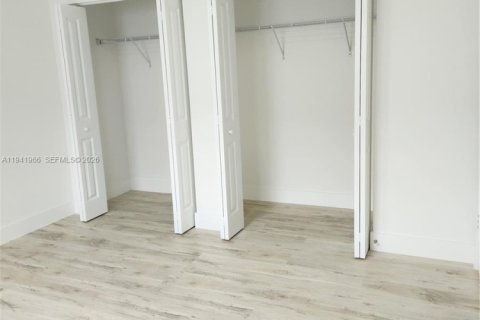 Villa ou maison à louer à Miami-Dade, Floride: 4 chambres, 153.47 m2 № 1998997 - photo 21