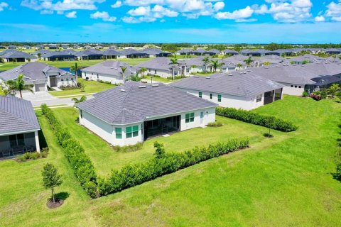 House in WELLEN PARK in Venice, Florida 4 bedrooms, 222.41 sq.m. № 1805596 - photo 6